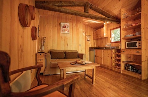 Saint-Amand-de-Coly Cabin | Cabane 3 étoiles - Piscine - ccbfgii