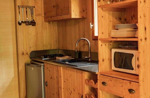 Saint-Amand-de-Coly Cabin | Cabane 3 étoiles - Piscine - ccbfh0a