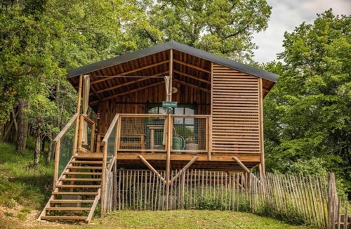 Saint-Amand-de-Coly Cabin | Cabane 3 étoiles - Piscine - ccbfh0e