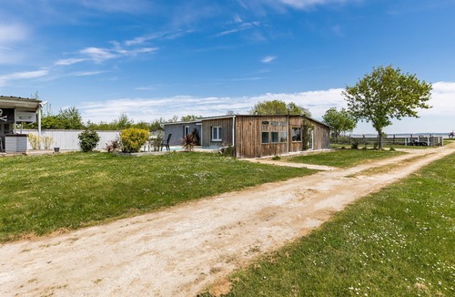 Saint-Yzans-de-Medoc House | "Cabane de l'estuaire", with swimming pool, garden and Wi-Fi