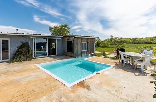 Saint-Yzans-de-Medoc House | "Cabane de l'estuaire", with swimming pool, garden and Wi-Fi