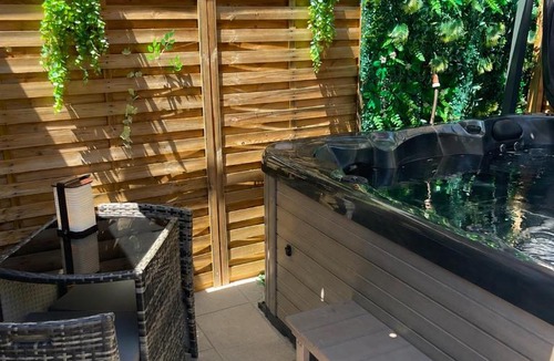 Menton Hotel | Cabane insolite avec jacuzzi