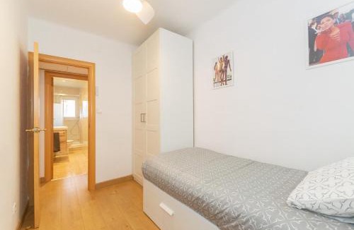 Cornella de Llobregat Apartment | Cadillac Parking Gratis AC 2 Estancias Cerca Barcelona Metro Tram Aeropuerto