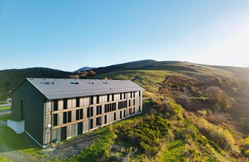 Saint-Projet-de-Salers Hotel | Caldera hébergement et activités d'altitude