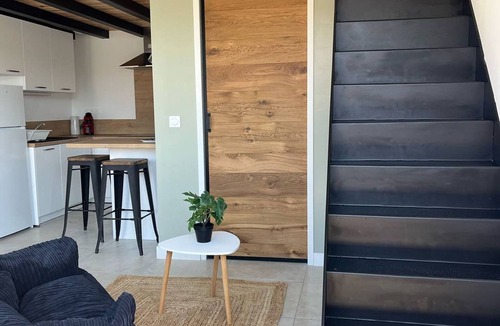 Cambo-les-Bains Apartment | Cambo-les-Bains: Cozy T1 Bis with Garden and WiFi