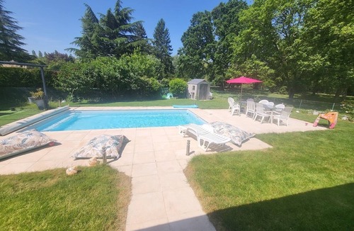 Saint-Fargeau-Ponthierry House | 🌟 Camping-car Luxueux en Bord de Seine - Un Séjour Unique 🌟