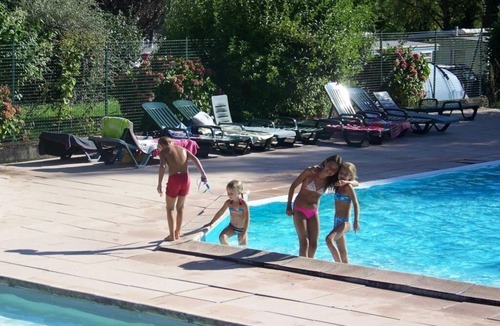 Allevard House | Camping 3 étoiles familial avec piscine et pataugeoire