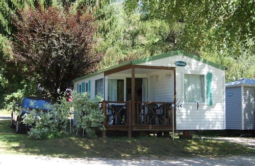 Allevard House | Camping 3 étoiles familial avec piscine et pataugeoire