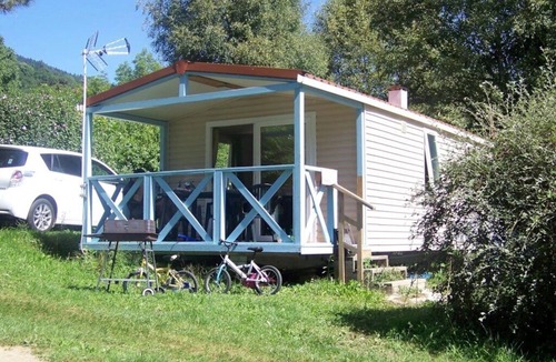 Allevard House | Camping 3 étoiles familial avec piscine et pataugeoire