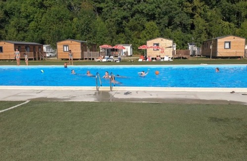 Lavelanet House | Camping 3 étoiles - Piscine - ccbgbia