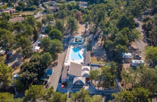 Mondragon House | Camping 3 étoiles - Piscine - eeed0d