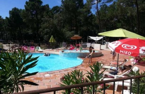 Bollene House | Camping 3 étoiles - Piscine - eehchi