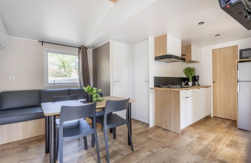 Boisset-et-Gaujac House | Camping 4 étoiles - Piscine - ccbfhhh