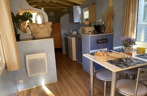 Sorgues House | Camping 4 étoiles - Piscine - ccbgfef