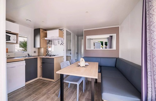 Saint-Laurent-de-Medoc House | Camping Le Paradis * - Mobile Home Ancolie 4 Rooms 5 People + TV