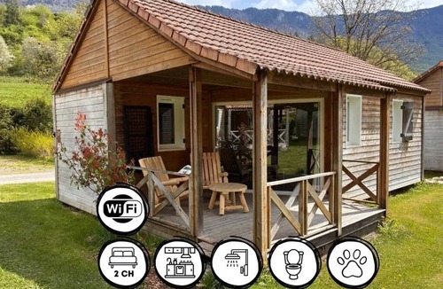 Chezery Forens Ski Chalet | Camping nature 3 étoiles avec piscine - bord de rivière