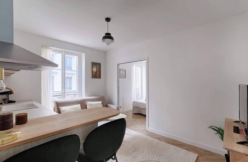 Hopital Saint-Louis Apartment | Canal St Martin : Appartement Cosy Bail Mobilité