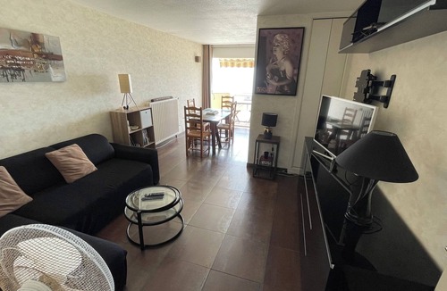 Le Grand Large Apartment | Canet-Plage,T2 face mer, 46m2,traversant, parking couvert, Clim mobile, wifi.