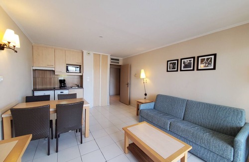 Frejus Port Apartment | CAP HERMES T2 air-conditioned, WIFI, 40m2 with balcony view Port 4 People Parking in the basement
