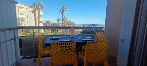 Saint-Cyprien Plage Apartment | Capitelles : Studio vue mer en residence avec Piscine