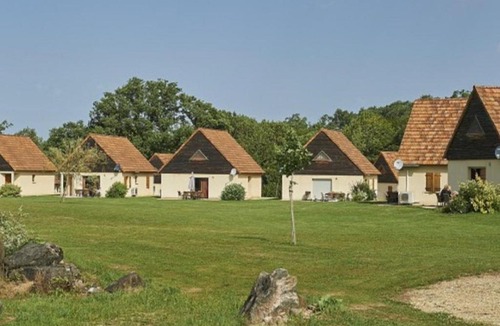 Lacapelle-Marival House | Captivating Holiday Home in Lacapelle Marival with Garden