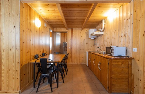 Alos de Balaguer RV Rental | Caravan 'Bungalow 1' with Mountain View, Wi-Fi and Air Conditioning