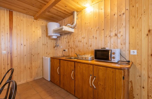 Alos de Balaguer RV Rental | Caravan 'Bungalow 2' with Mountain View, Wi-Fi and Air Conditioning