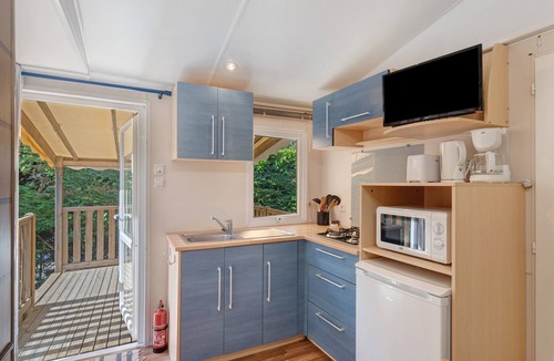 Vaulnaveys-le-Bas RV Rental | Caravan “Mobil Home Venus No. 22” with Shared Pool