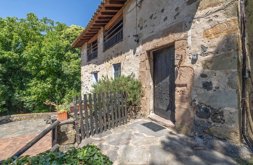 Sant Joan les Fonts House | Cargol de Mas Violella Country House: Nature Park, Direct Garden Access, Pool & Wi-Fi