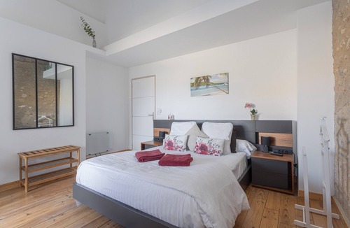 Bages Bed & Breakfast | Caribbean Room with Shared Pool and Terrace