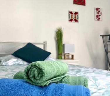 Brive-la-Gaillarde Apartment | Casa 4 Saisons - Studio - PiscineJardin - Proche centre-ville