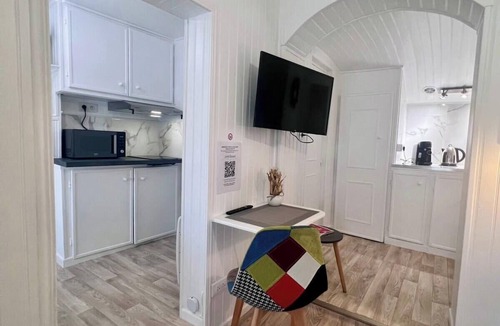 Brive-la-Gaillarde Apartment | Casa Cloutiers #3 - Studio - Hyper Centre Brive