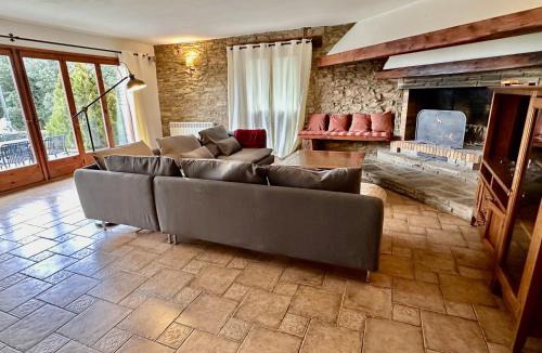 Montferrer I Castellbo House | Casa con piscina y vistas al Cadí