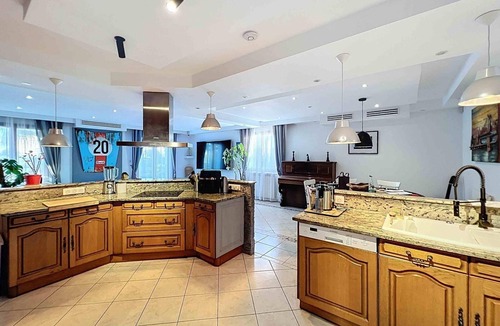 Vic-la-Gardiole Villa | Casa da luz villa swimming pool jacuzzi sauna seaside bowling alley bicycle track