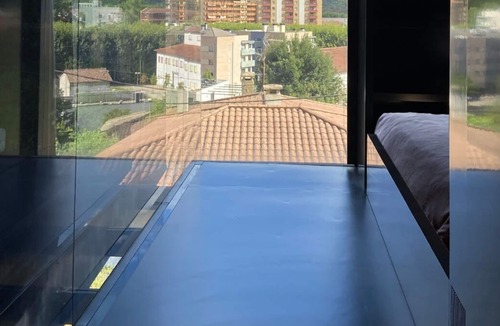 Olot House | Casa de Diseño The Black Line House