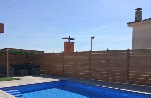Caldes de Malavella Ski Chalet | Casa "El Roble" Piscina, Barbacoa, Jardín, Wifi y Parking Gratis
