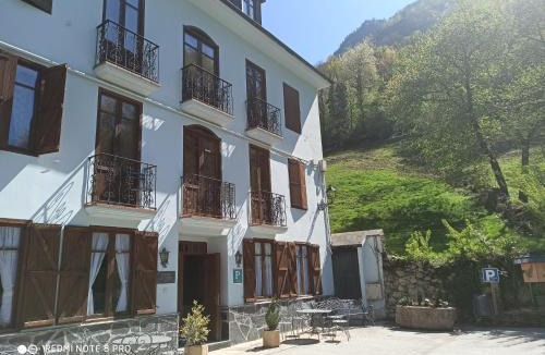 Les House | Casa Es Neres