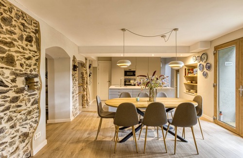 Espolla House | Casa 'Gall' with Mountain Views, Wi-Fi, and Air Conditioning