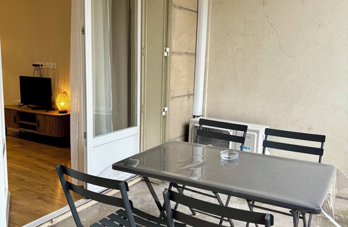Brive-la-Gaillarde Apartment | Casa Koenig - T2 spacieux & Terrasse en hyper-centre