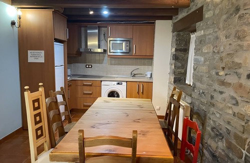 Castiello de Jaca House | Casa La Englata: Vacation Home with Mountain Views