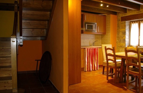 Castiello de Jaca House | Casa La Englata: Vacation Home with Mountain Views