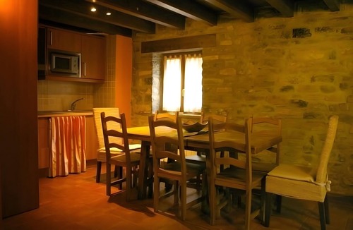 Castiello de Jaca House | Casa La Englata: Vacation Home with Mountain Views