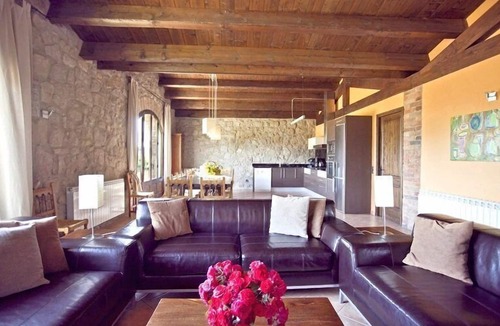 Gironella Villa | Casa Miró - Beautiful Holiday Villa w/8 bedrooms. Indoor + Outdoor Pool.