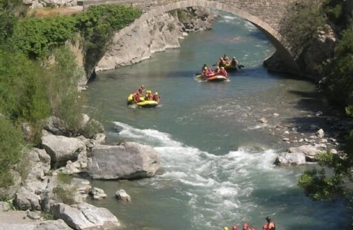 Murillo de Liena Cottage | Casa Pabán apartments for 6 people, with beautiful views of the river and mountains