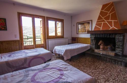 Montcortes House | Casa Sisquet, Casa rural para 15 personas con jardín, barbacoa y sala de juegos al Pallars
