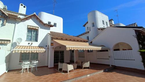 El Roc de Sant Gaieta House | Casa tranquila cerca del mar 3 dobles, 6 pax