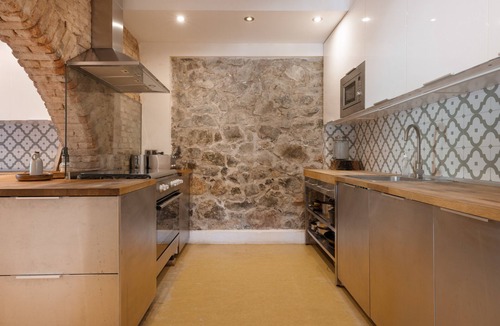 Riudecanyes House | Casa Vella Del Panta: Vacation Home with Sea Views, Private Pool, and Wi-Fi