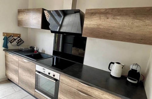 Brive-la-Gaillarde Apartment | Casa Viallatoux - Proche Centre - Parking Gratuit