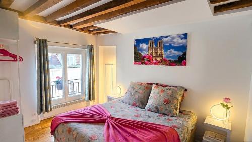 Les Halles Apartment | Casalionelparis 1820 Flat with elevator, Queen bed, portable AC, near Le Louvre