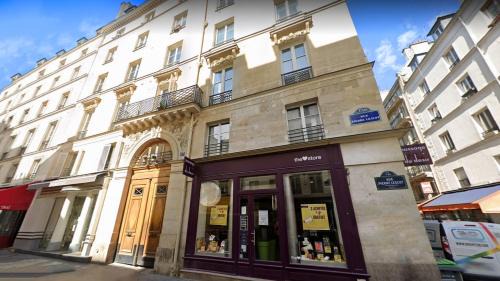 Les Halles Apartment | Casalionelparis 1820 Flat with elevator, Queen bed, portable AC, near Le Louvre